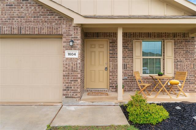 Building Photo - 1604 Helmoken Falls Dr