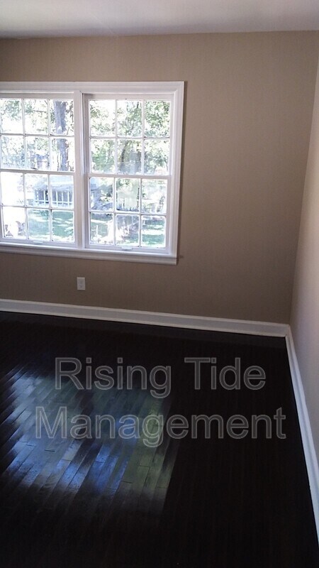 Building Photo - 605 Robison Dr