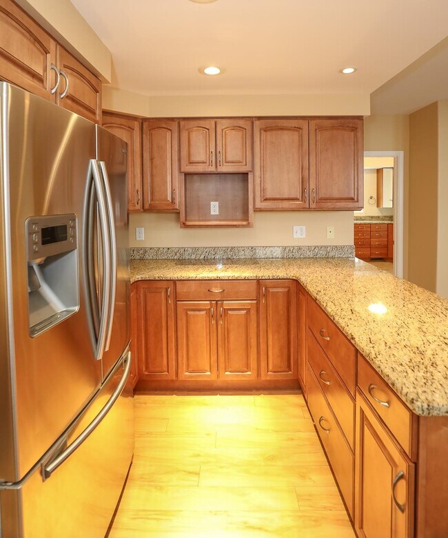 Building Photo - 32 Chapleau Ave