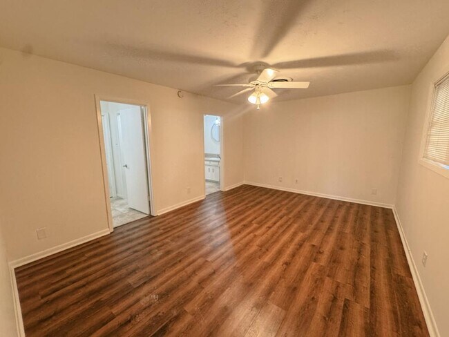 Building Photo - 504 Berkshire Ln