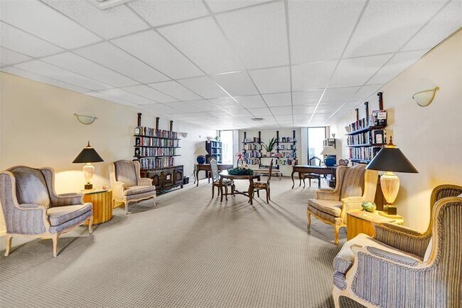 Building Photo - 1149 Hillsboro Mile