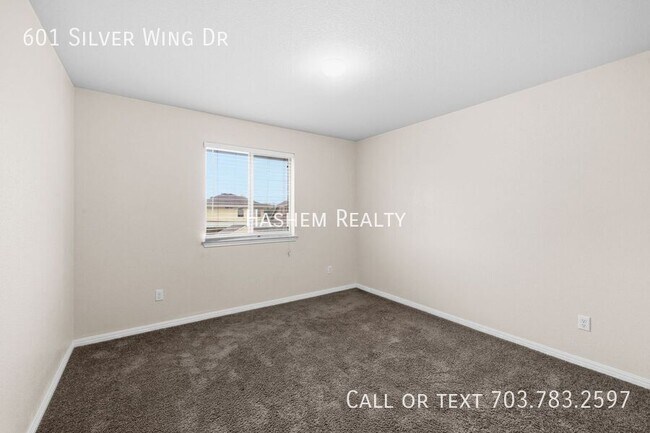 Building Photo - 601 Silver Wing Dr