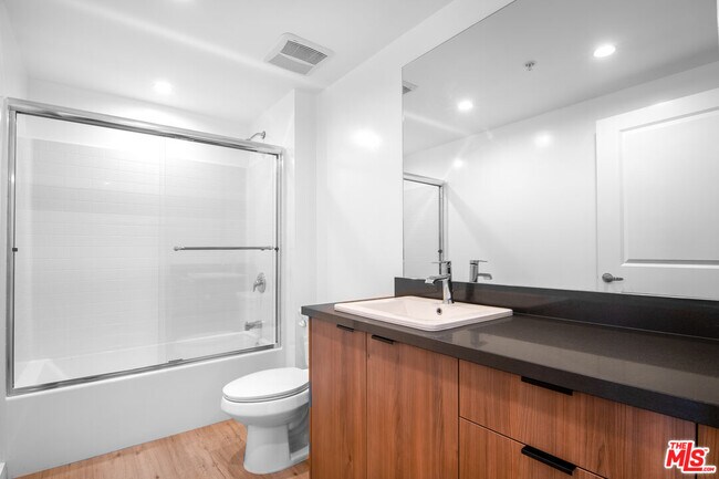 Building Photo - 14333 Sylvan St