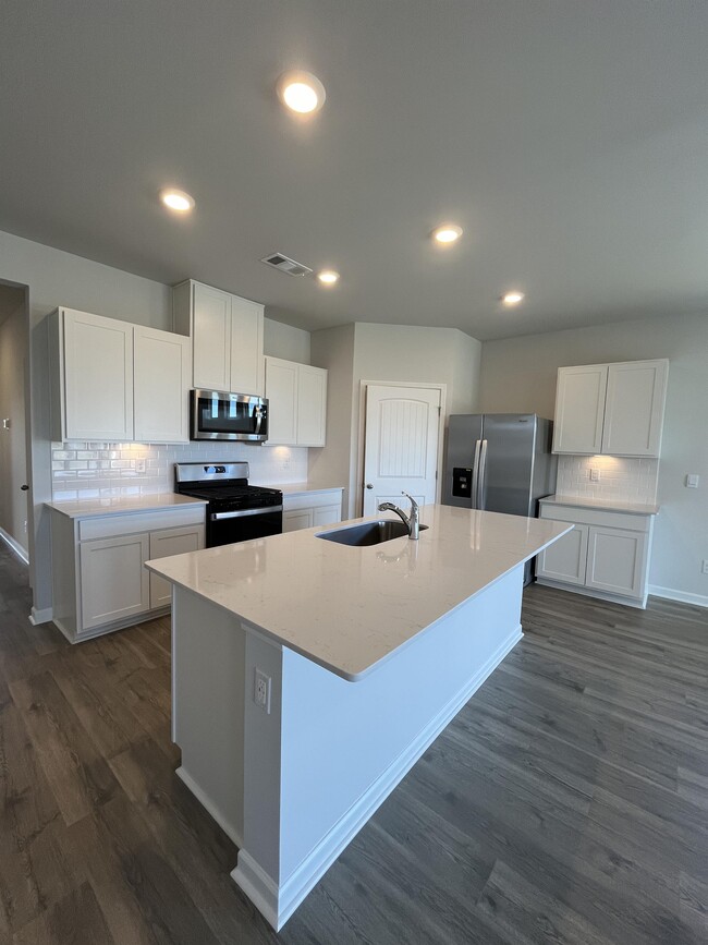 Building Photo - 6127 Japonica Ln