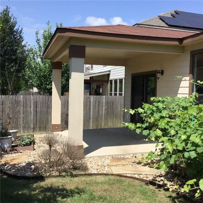 Building Photo - Extensive solar panels resulting in minimal to no electric cost. Dont Miss out!