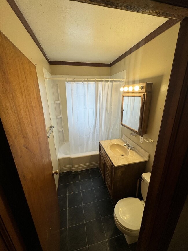 Building Photo - 7710 W Keefe Ave