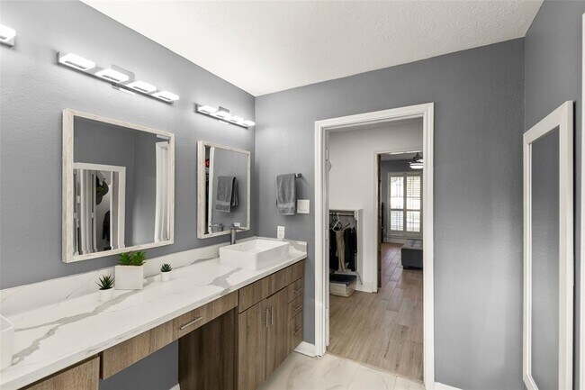 Building Photo - 12423 Honeywood Trail