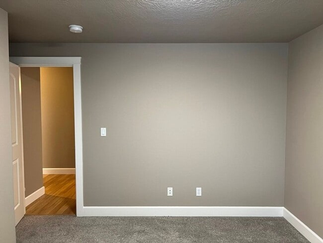 Building Photo - 3Bd/2Ba Single Story House - Available to View!