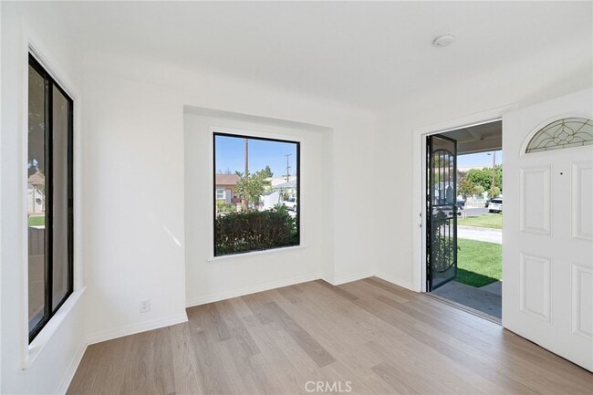 Entrance - 4160 W 167th St