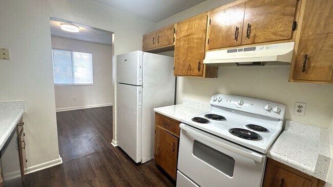 Building Photo - 303 S Lipona Rd
