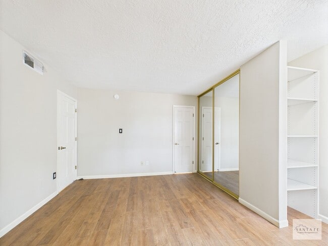 Building Photo - Two Bedroom Single Family Home Available Now!