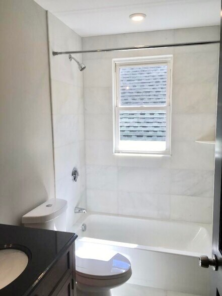 Building Photo - 46 Creighton St