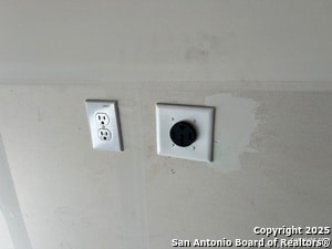 Building Photo - 317 Denison Dm