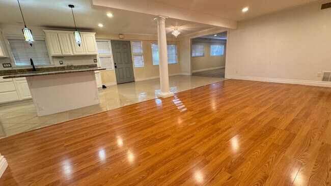 Building Photo - 7610 Miller Ave