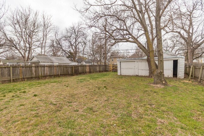 Building Photo - 1219 S Main St