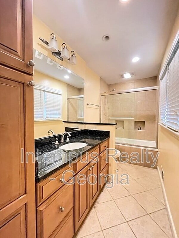 Building Photo - 3474 Sunderland Cir NE