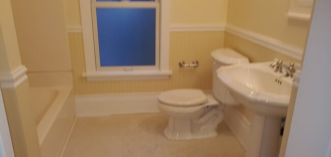 Third floor full bathroom - 1485 Clarence Ave