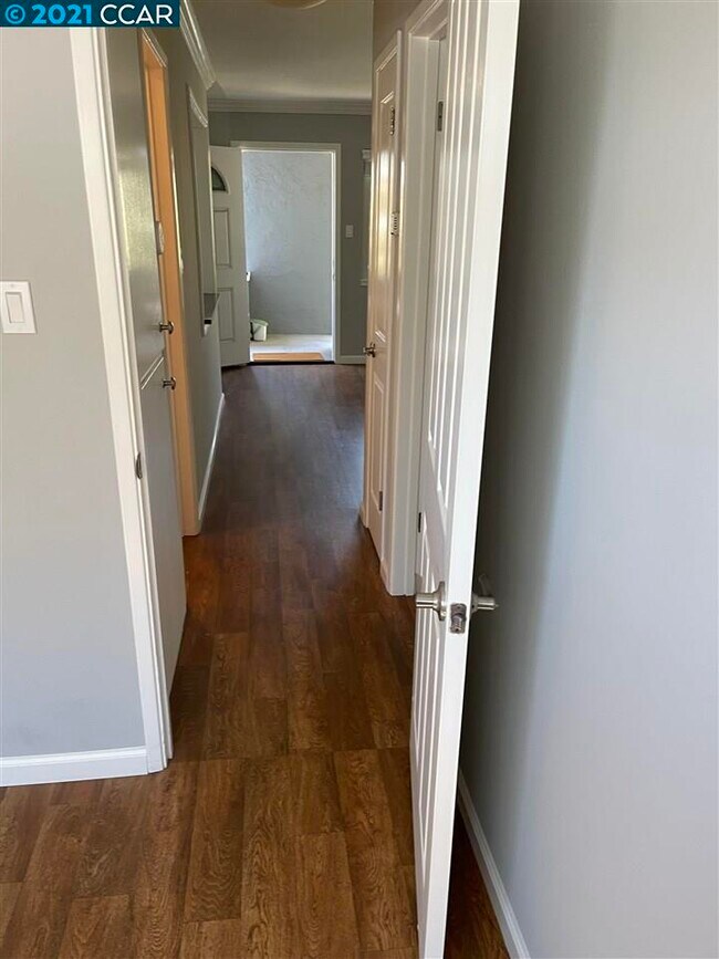 Building Photo - 1150 Lincoln Ave