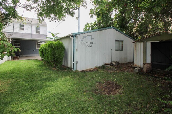 Building Photo - 3 Bedrooms, 2.5 Baths Duplex in Richland