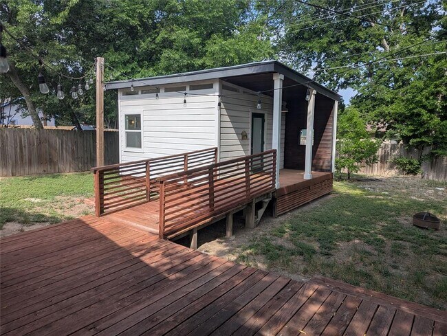 Building Photo - 5806 Glenhollow Path