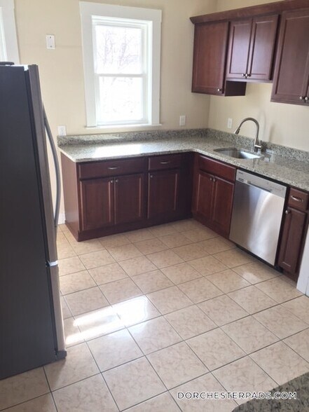 Building Photo - 139 E Cottage St