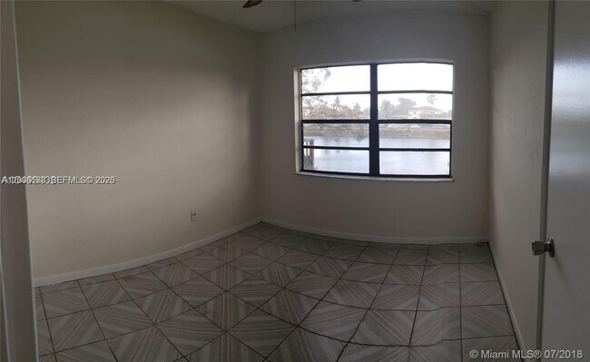 Building Photo - 1325 W 68th St