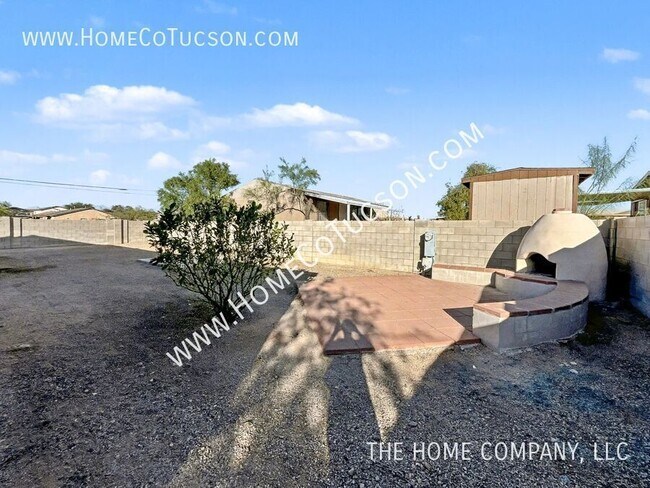 Building Photo - 5717 S Stewart Blvd