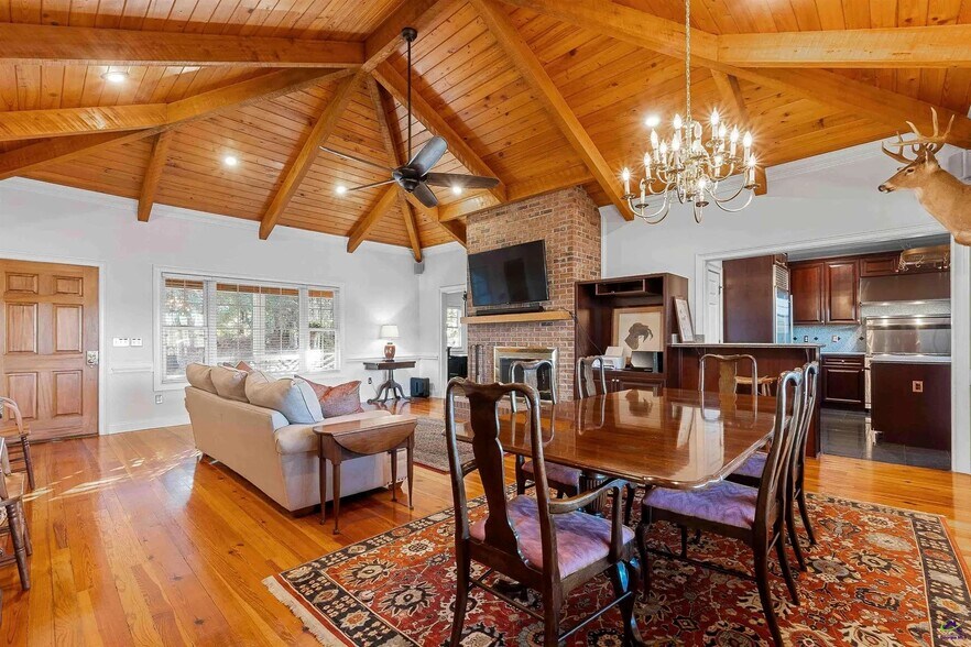 Building Photo - 154 Mossland Dr