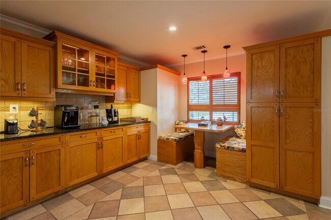 Building Photo - 615 Valle Vista Dr