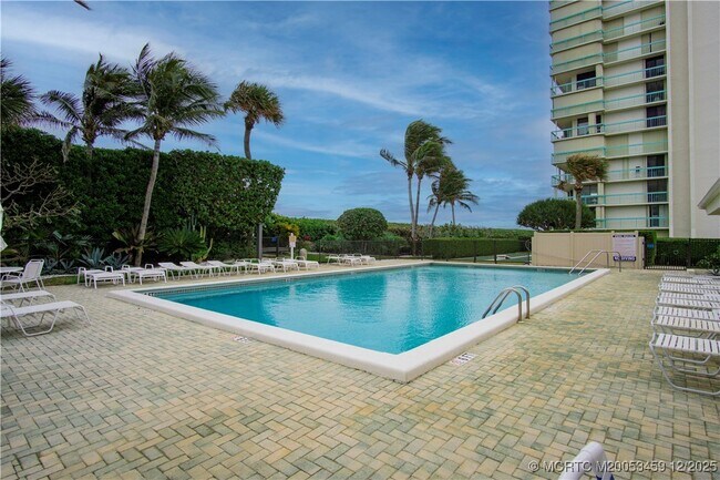 Building Photo - 9940 S Ocean Dr