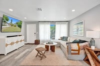 Building Photo - 1587 NE 30th St