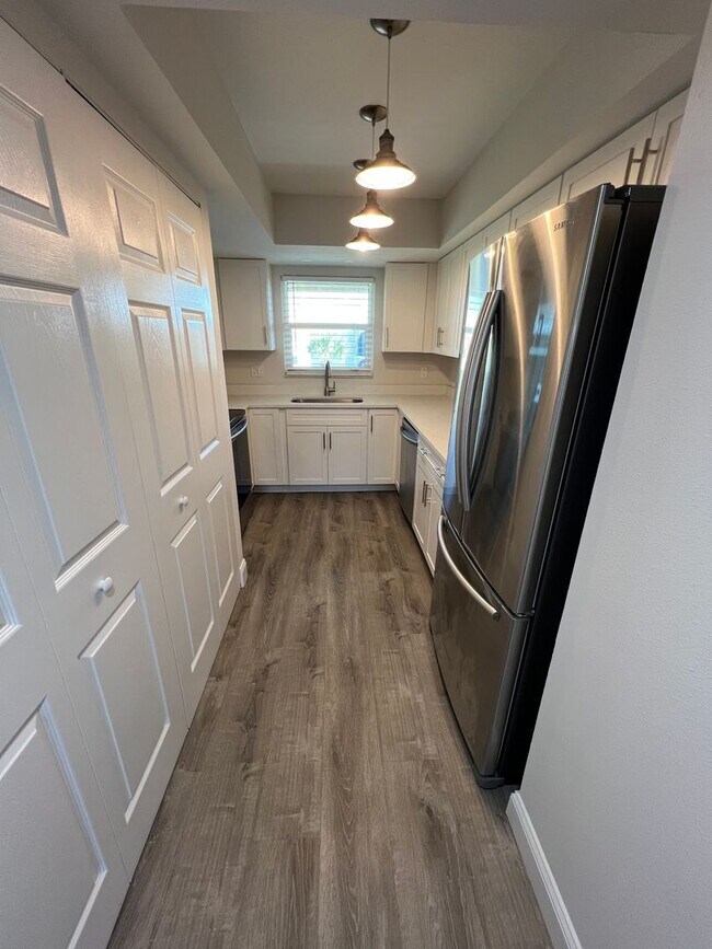 Building Photo - 14459 River Beach Dr