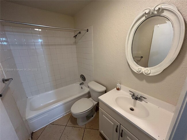 Building Photo - 4815 NW 9th Dr