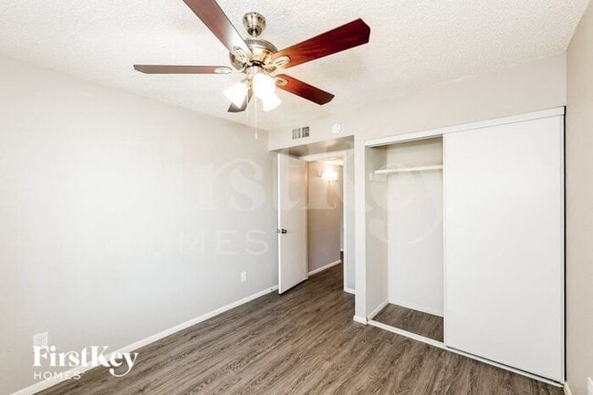 Building Photo - 2624 W Bentrup St