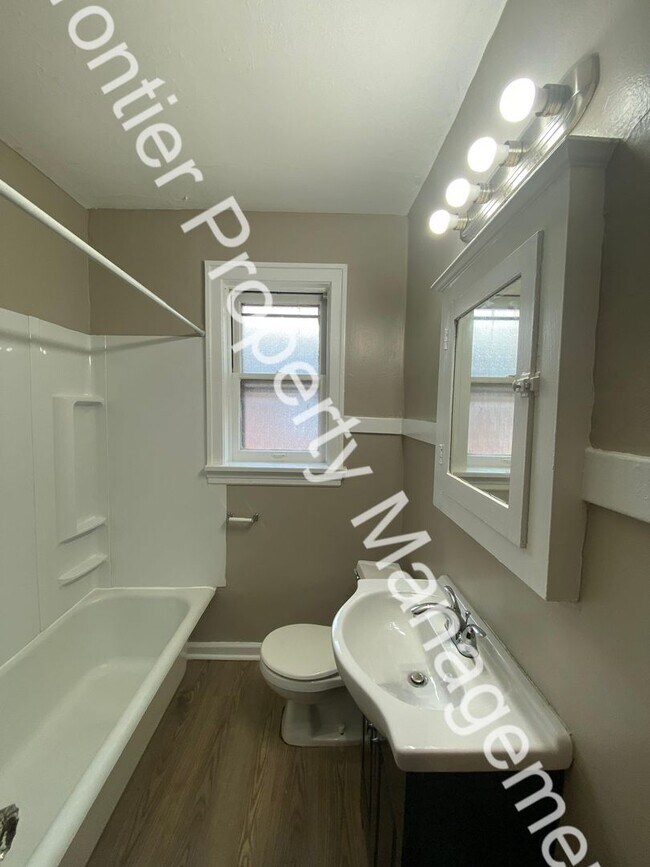 Building Photo - 2 Bed 1 Bath in Dutchtown!
