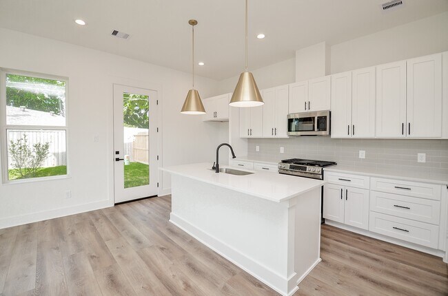 Building Photo - 7703 Inwood Grv Ln