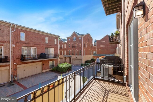 Building Photo - 2319 Boston St