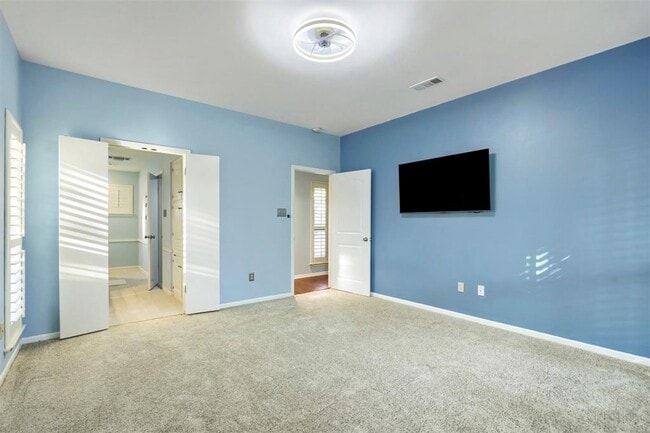 Building Photo - 208 Crescent Bluff