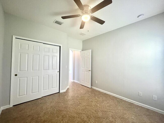 Building Photo - 414 Fern Lake Dr