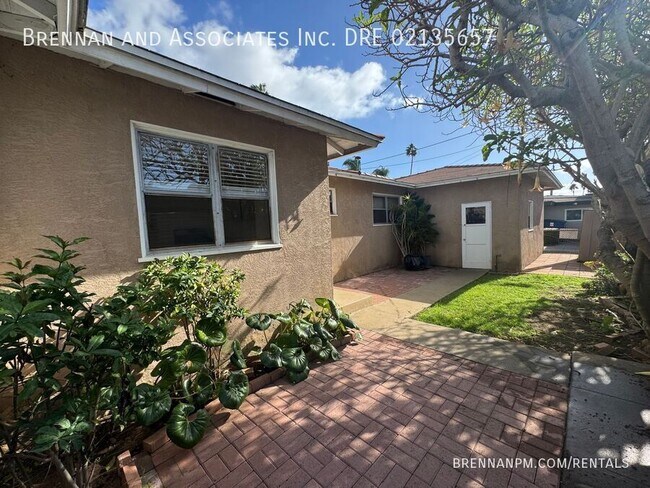 Building Photo - 456 Davidson-#B