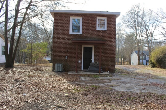 Building Photo - 1204 W Mauney Ave