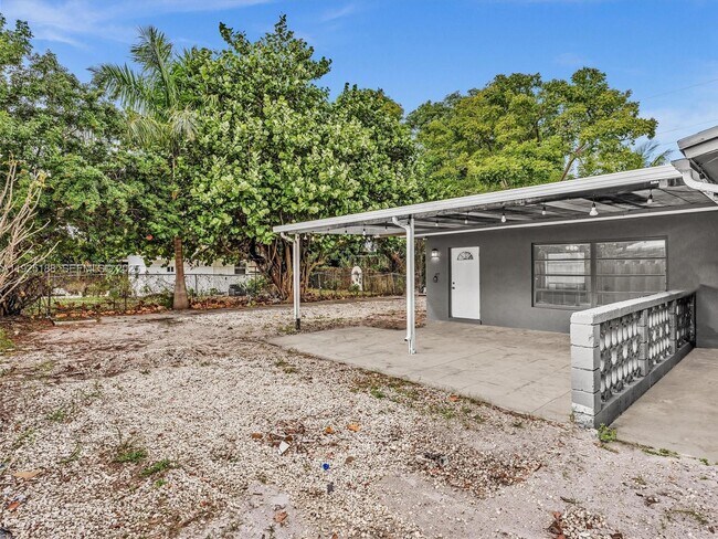 Building Photo - 1624 S 23rd Ave