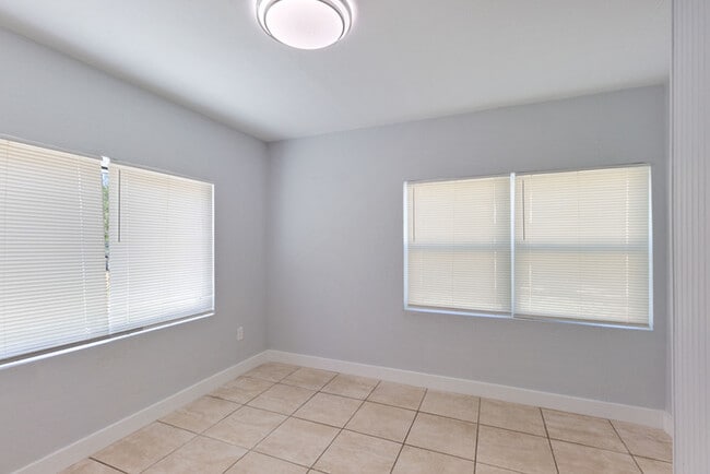 Building Photo - 2525 Forest Dr