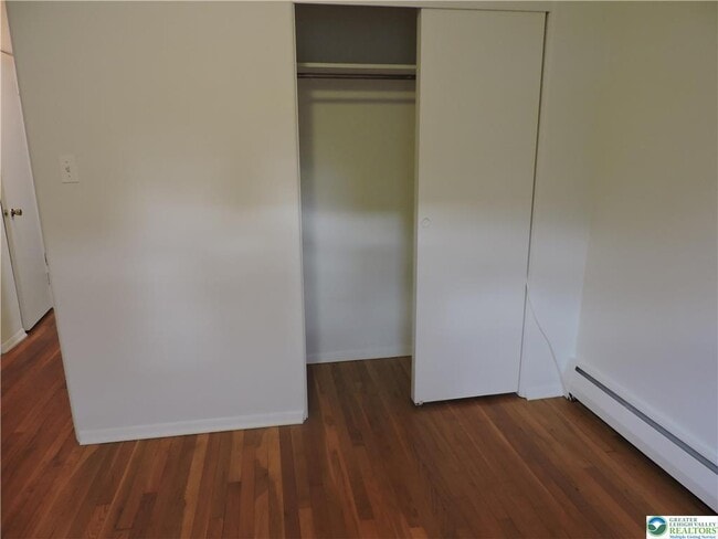 Building Photo - 434 N Leh St