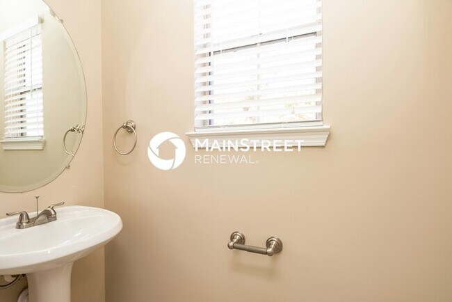 Building Photo - 3 Bedroom Pet-Friendly Home in Fayetteville, GA with Main Street Renewal