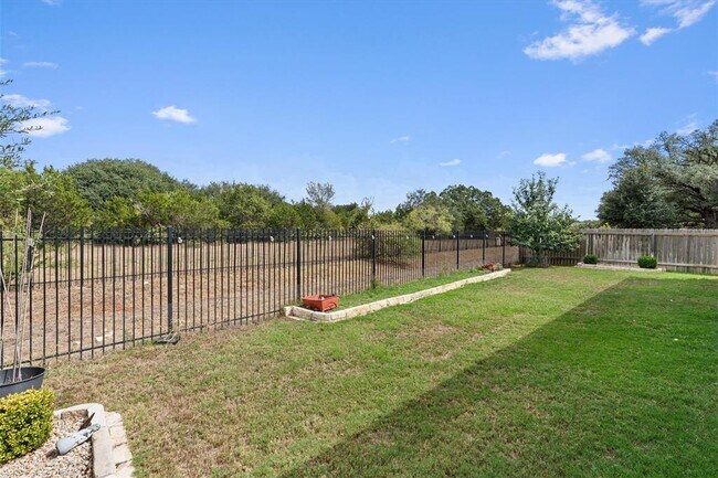 Building Photo - 4660 Katherine Dr