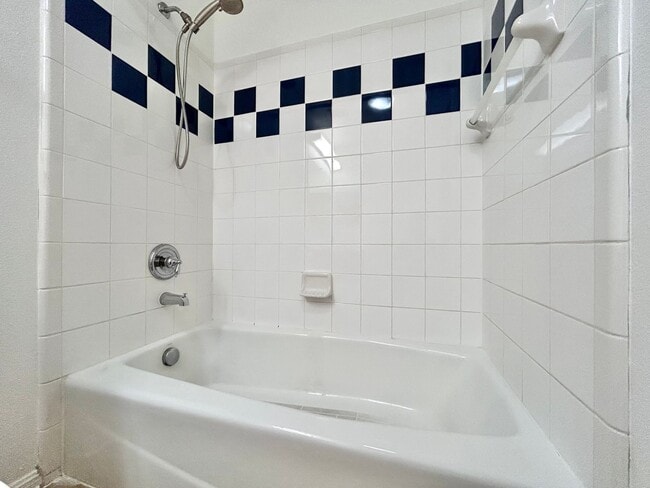 Building Photo - Charming 2-bedroom, 2.5-bathroom home at The Arbors at Riverside