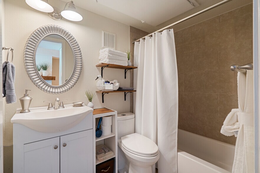 Bathroom - 12100 Melville Dr