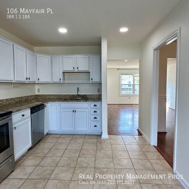 Building Photo - 106 Mayfair Pl