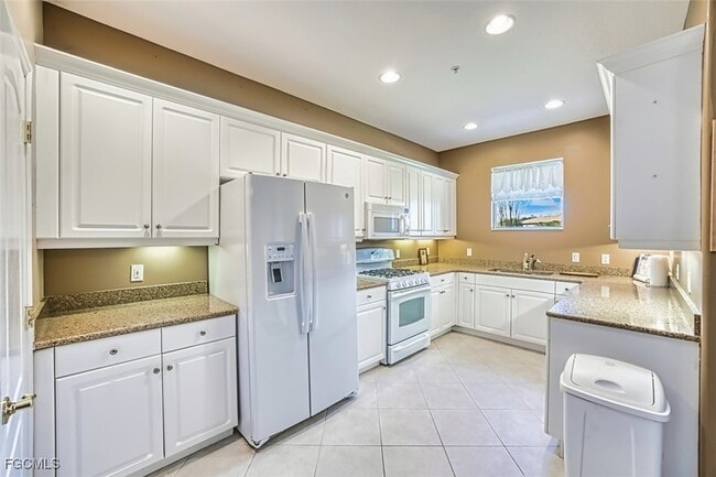 Building Photo - 3211 Cottonwood Bend